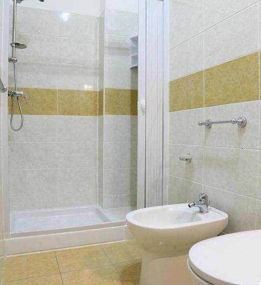 이코노미 트리플 룸, Al Giglio