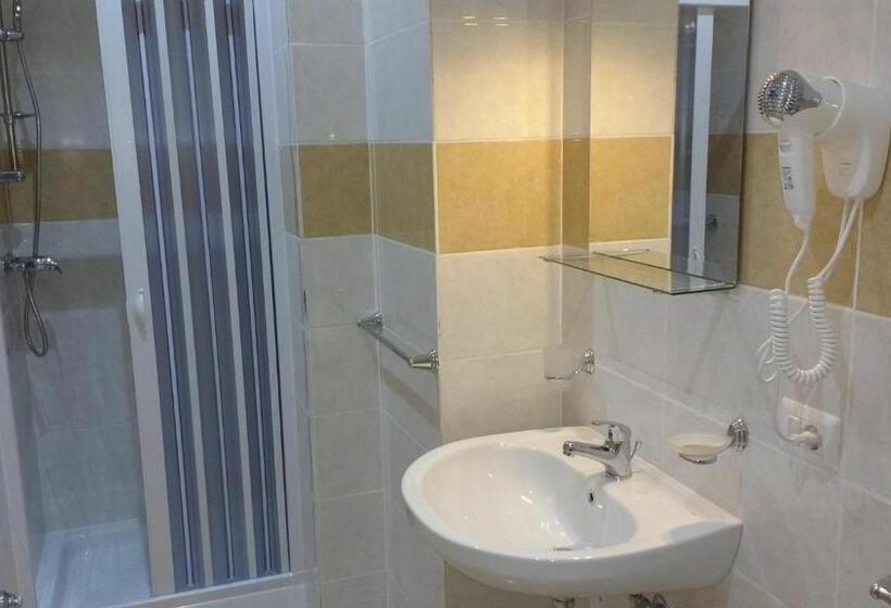 이코노미 룸, Al Giglio