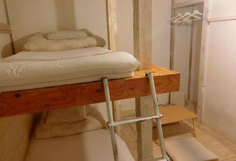 스탠다드 트리픔 룸 공동욕실, Guesthouse Futareno