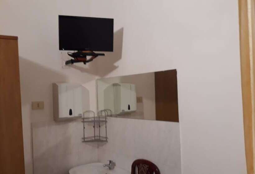 اتاق استاندارد با سرویس بهداشتی مشترک, Houston Livorno   Struttura Esclusivamente Turistica   Not For Business Or Workers