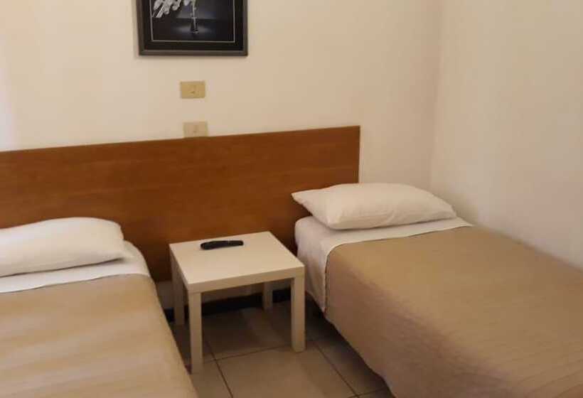 اتاق استاندارد با سرویس بهداشتی مشترک, Houston Livorno   Struttura Esclusivamente Turistica   Not For Business Or Workers