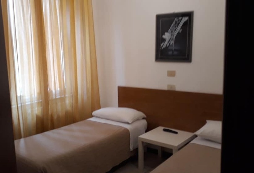 اتاق استاندارد با سرویس بهداشتی مشترک, Houston Livorno   Struttura Esclusivamente Turistica   Not For Business Or Workers