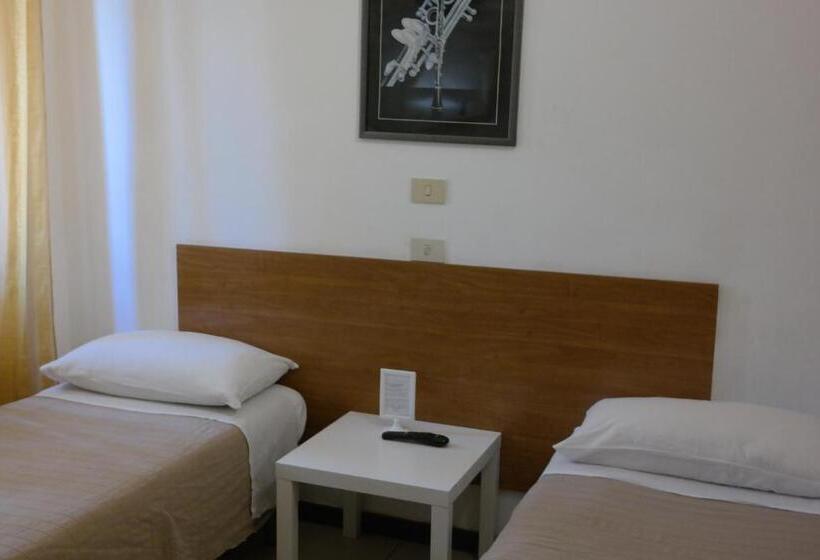 اتاق استاندارد با سرویس بهداشتی مشترک, Houston Livorno   Struttura Esclusivamente Turistica   Not For Business Or Workers