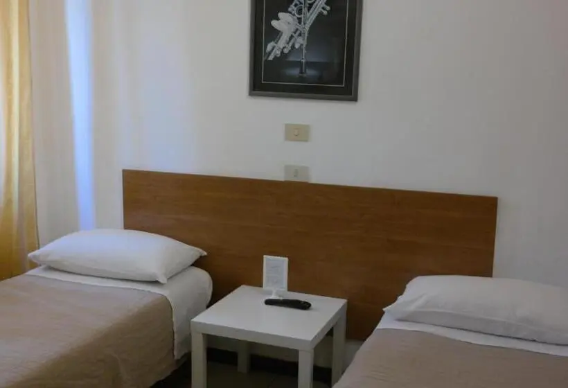 اتاق استاندارد با سرویس بهداشتی مشترک, Houston Livorno Struttura Esclusivamente Turistica Not For Business Or Workers