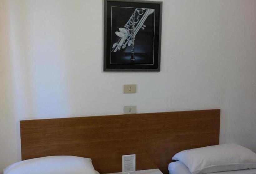 اتاق استاندارد با سرویس بهداشتی مشترک, Houston Livorno   Struttura Esclusivamente Turistica   Not For Business Or Workers