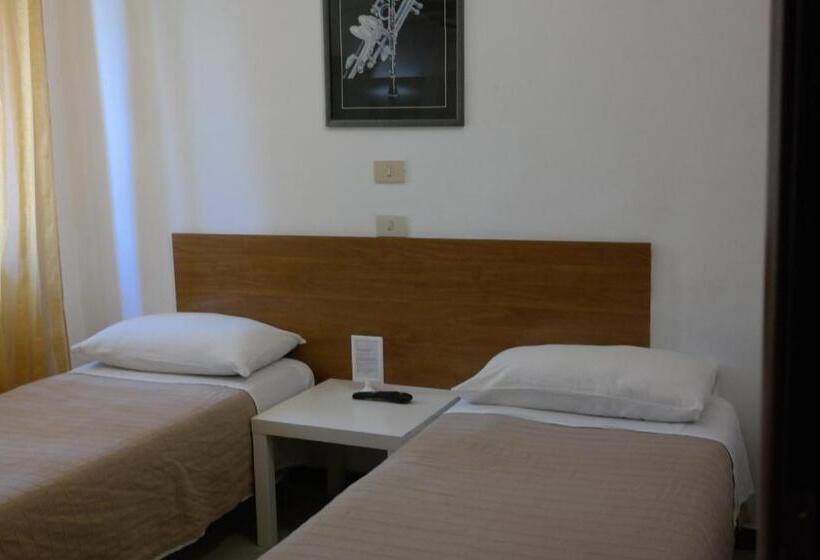 اتاق استاندارد با سرویس بهداشتی مشترک, Houston Livorno   Struttura Esclusivamente Turistica   Not For Business Or Workers