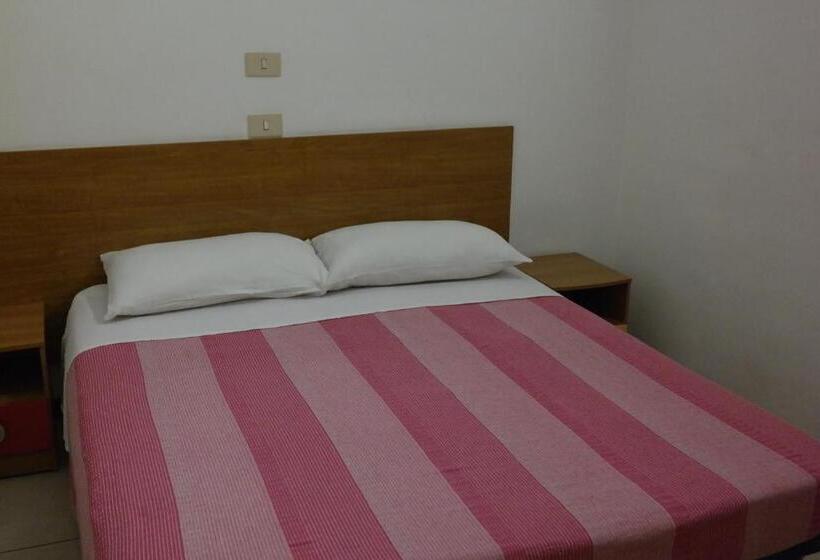 اتاق استاندارد با سرویس بهداشتی مشترک, Houston Livorno   Struttura Esclusivamente Turistica   Not For Business Or Workers