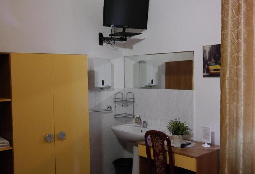 اتاق استاندارد با سرویس بهداشتی مشترک, Houston Livorno   Struttura Esclusivamente Turistica   Not For Business Or Workers