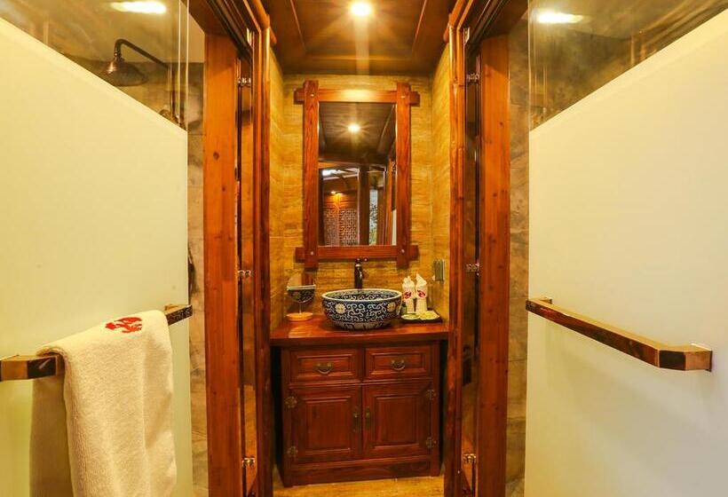 Deluxe room with river view, Lee S Boutique Resort