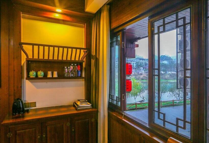 Deluxe room with river view, Lee S Boutique Resort