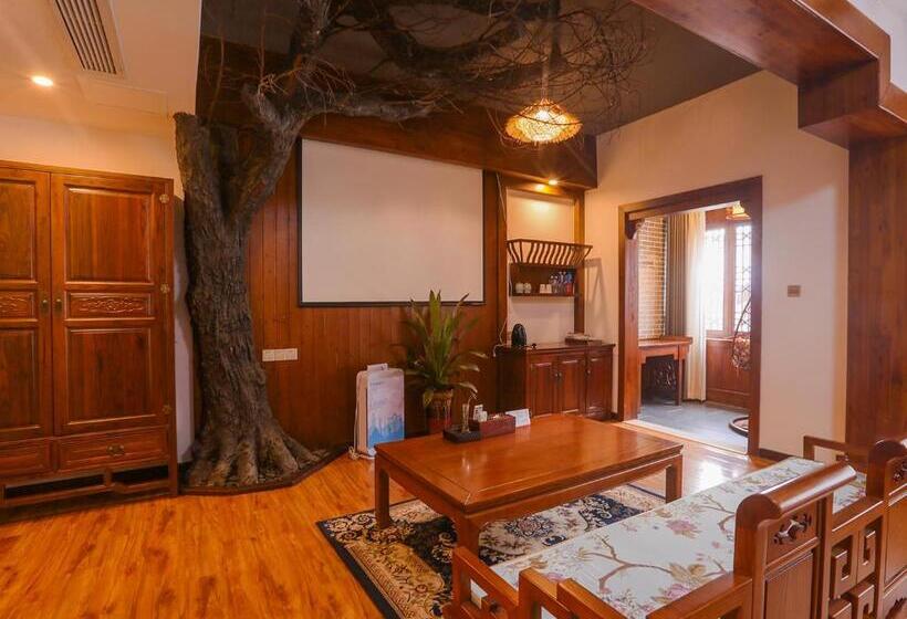 Deluxe room with river view, Lee S Boutique Resort