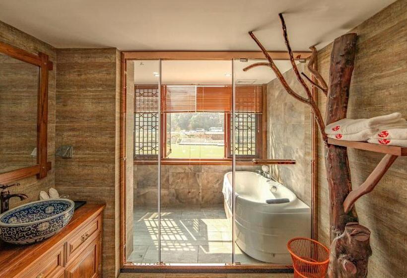 Deluxe room with river view, Lee S Boutique Resort