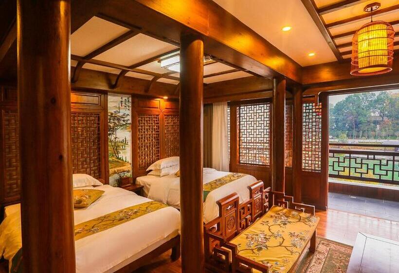 Deluxe room with river view, Lee S Boutique Resort