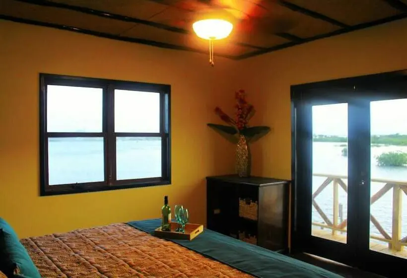 Standard-huone King-vuode, Lina Point Belize Overwater Resort
