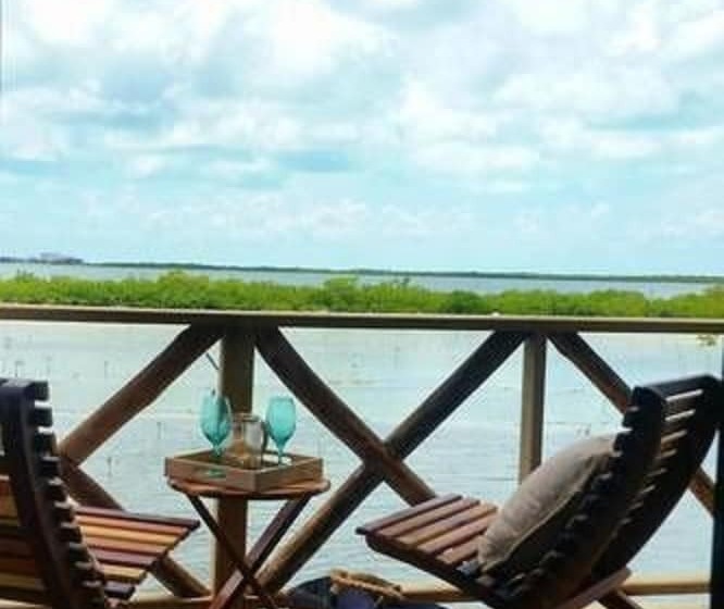 스탠다드 룸 킹사이즈 침대, Lina Point Belize Overwater Resort