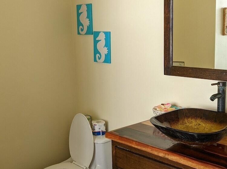 스탠다드 룸 킹사이즈 침대, Lina Point Belize Overwater Resort