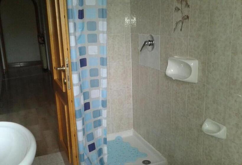 스탠다드 4인용 룸 공용 욕실, Villa Lucia Affitta Camere