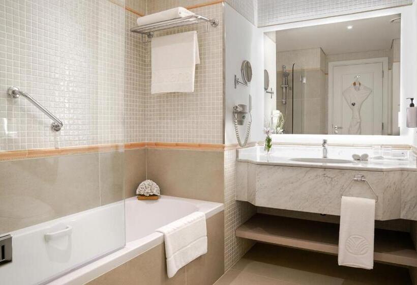 Апартаменты 2 Спальни с Балконом, Beach Rotana – All Suites
