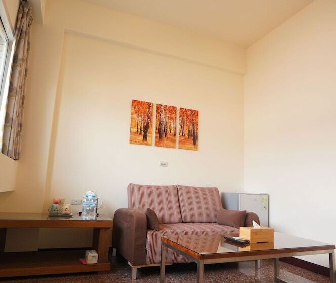 اتاق خانوادگی, Happiness Yes Inn