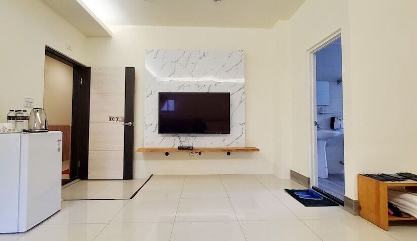 اتاق خانوادگی, Happiness Yes Inn