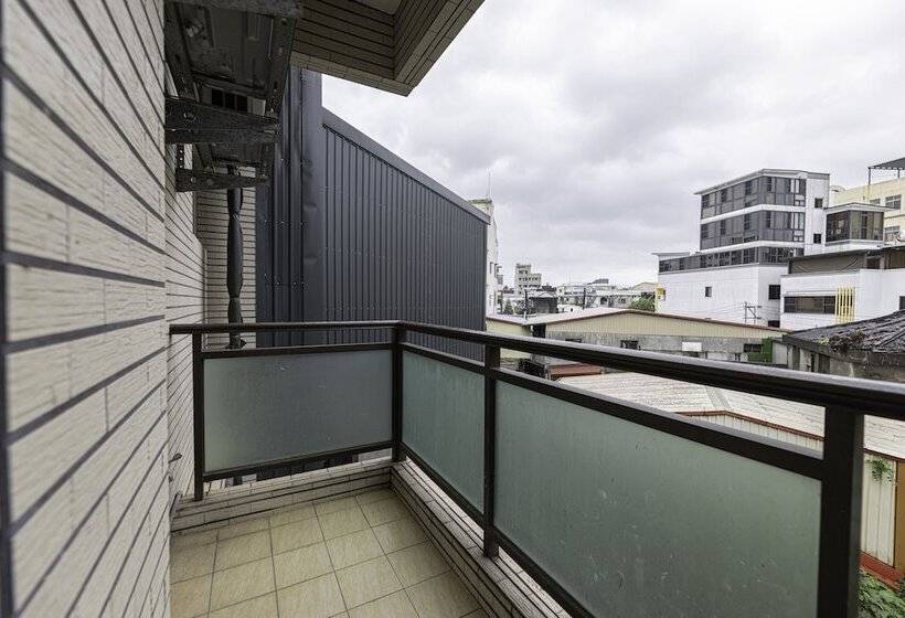 سوئیت کلاسیک, Happiness Yes Inn