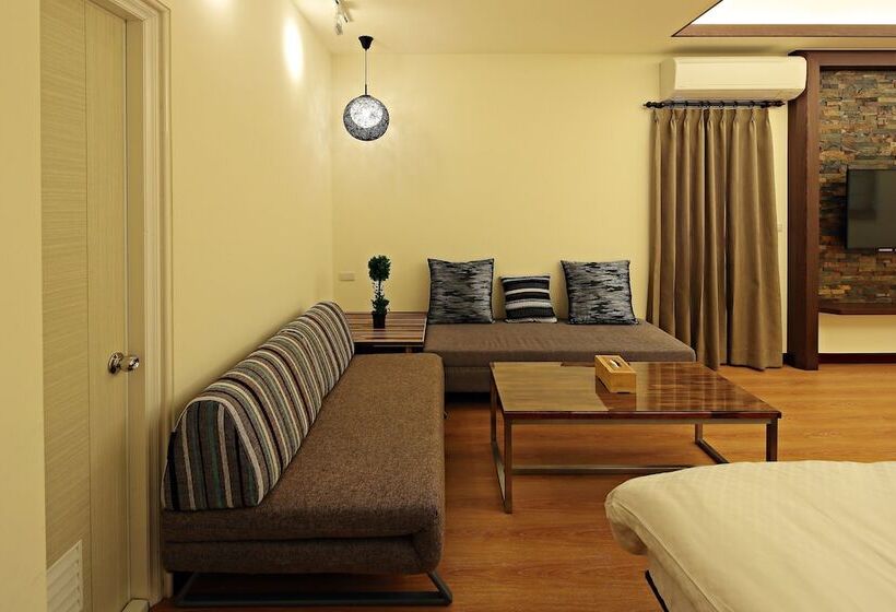 سوئیت کلاسیک, Happiness Yes Inn