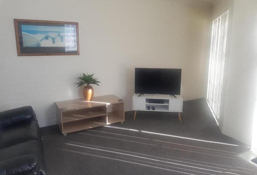 Апартаменты 2 Спальни, Bayview Apartments