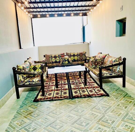 اتاق لوکس با بالکن و چشم‌انداز دریا, Kiev Tower Hotel Apartments