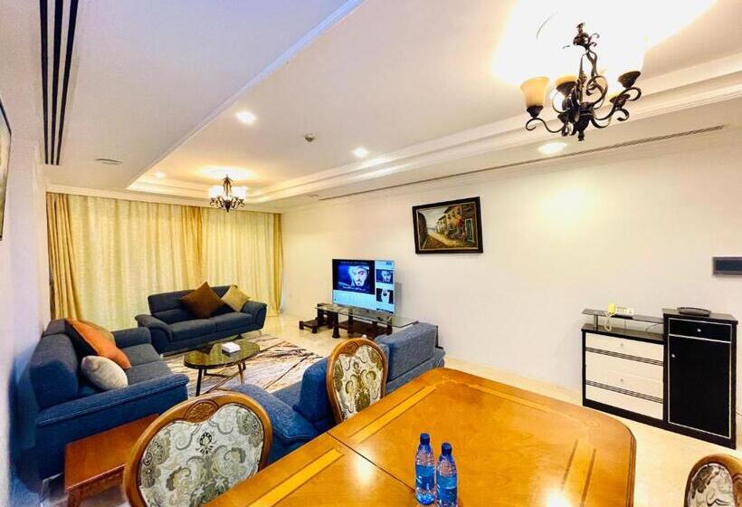 اتاق لوکس با بالکن و چشم‌انداز دریا, Kiev Tower Hotel Apartments