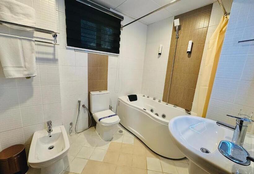 Deluxe Suite Sea View, Kiev Tower Hotel Apartments