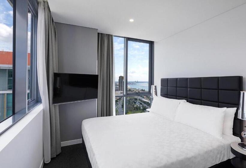 스위트, Meriton Suites Southport