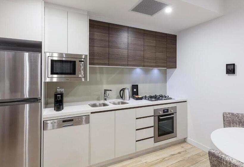 스위트, Meriton Suites Southport