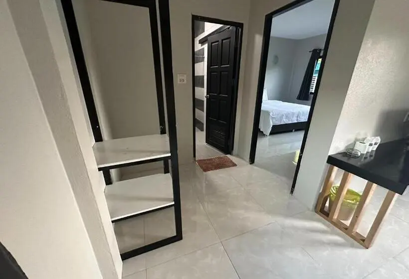 اتاق لوکس, Pine Home