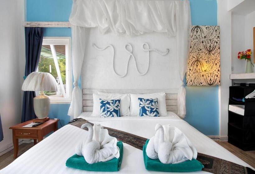 디럭스 룸, The White Knot Koh Chang