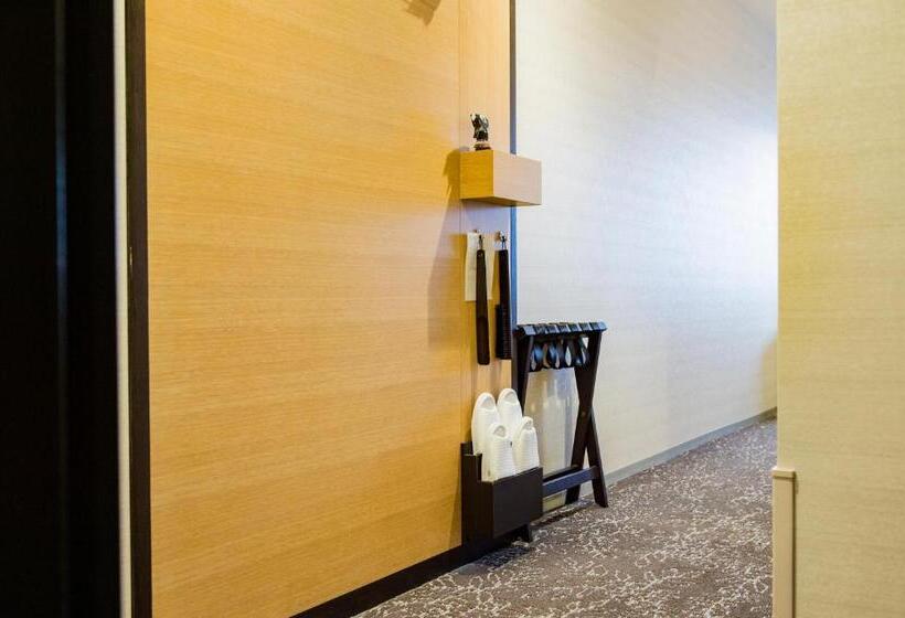 חדר יחיד פרמיום, Ole