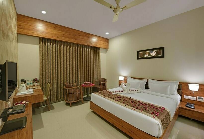 Deluxe Room, The Rising