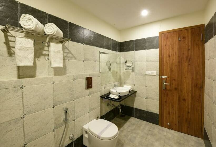 Deluxe Room, The Rising