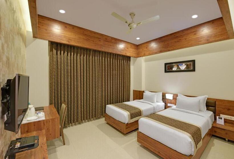 Deluxe Room, The Rising