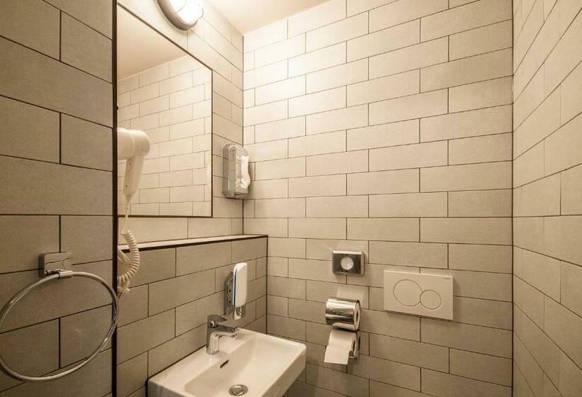 غرفة قياسية ثلاثية, a&o Frankfurt Ostend