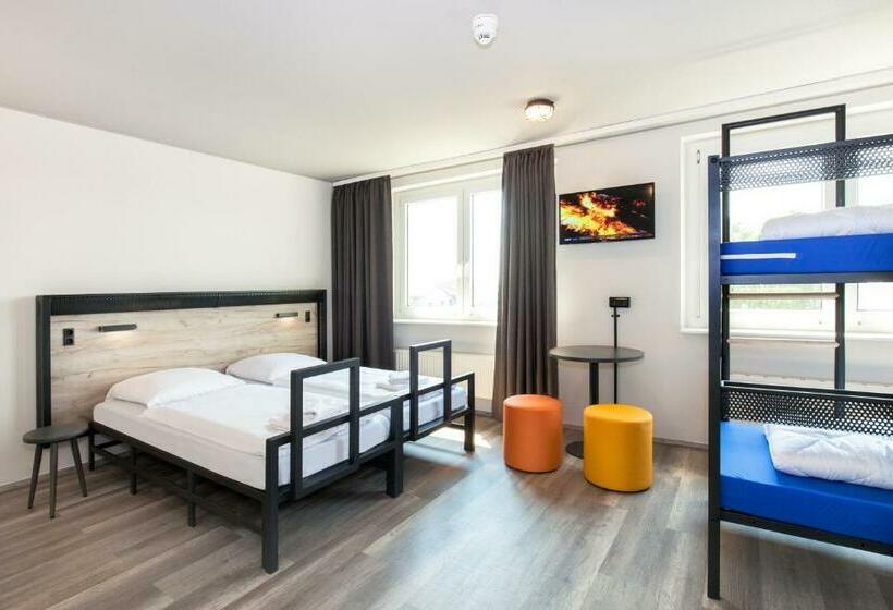 Семейный Номер, a&o Frankfurt Ostend