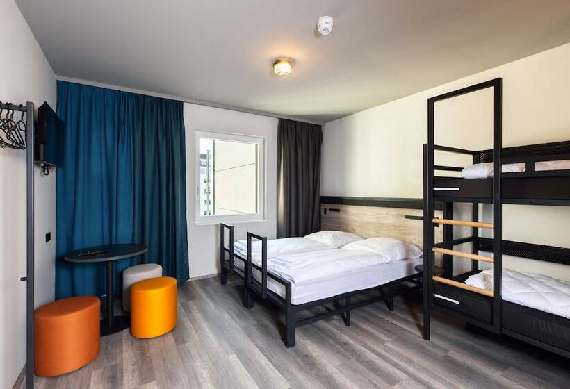 Номер Стандарт Трехместный, a&o Frankfurt Ostend
