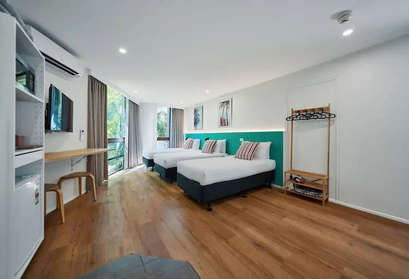 Basic Kolmen Hengen Huone, Red Star Palm Beach