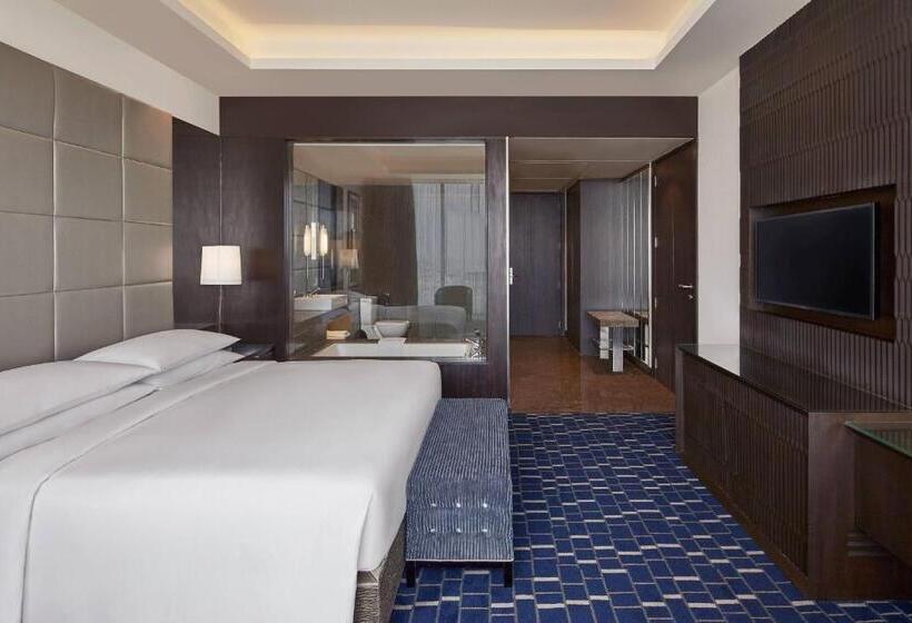 이그제큐티브 룸 킹사이즈 침대, Renaissance Bengaluru Race Course