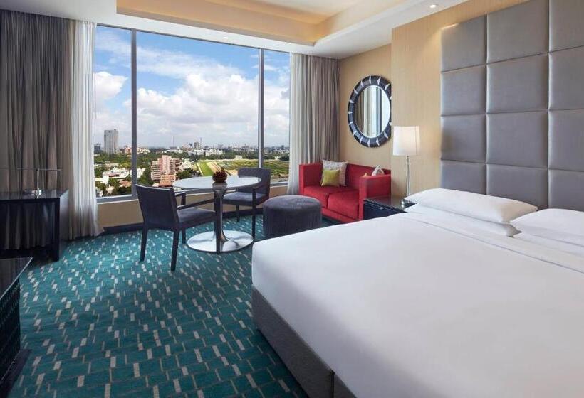 이그제큐티브 룸 킹사이즈 침대, Renaissance Bengaluru Race Course