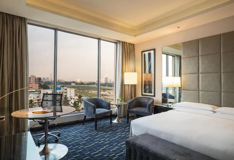 스탠다드 룸 킹사이즈 침대, Renaissance Bengaluru Race Course