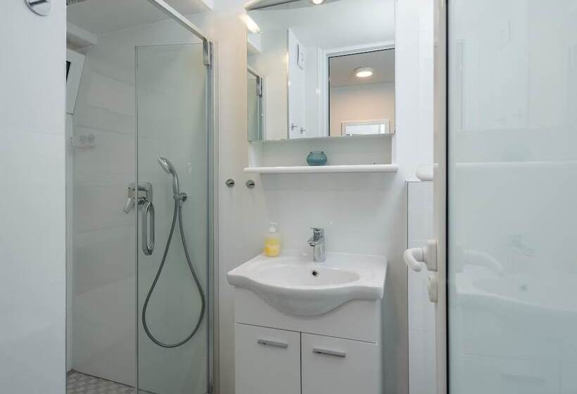 Quarto Estandar, Split Center Suites