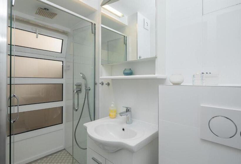 Quarto Estandar, Split Center Suites