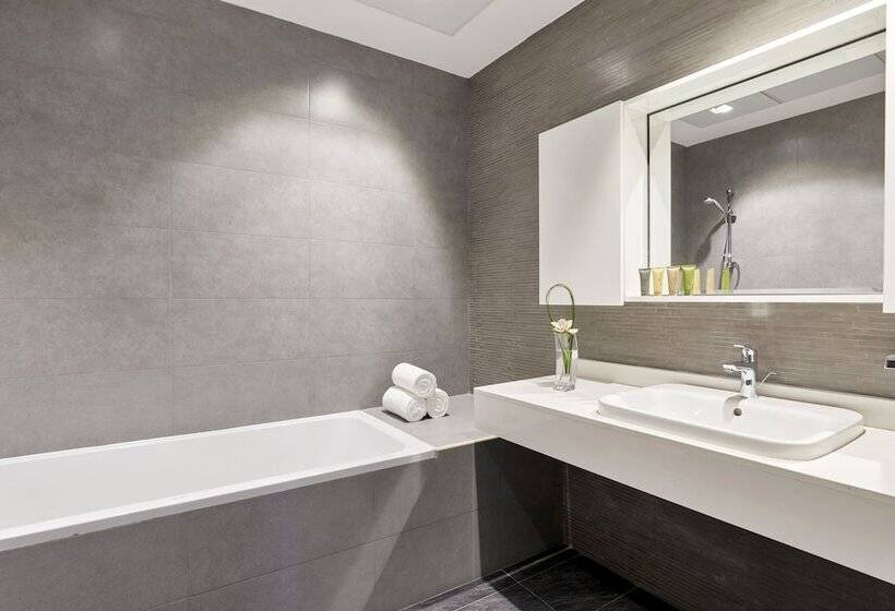 سوییت با چشمانداز دریا, Staybridge Suites   Doha Lusail, An Ihg