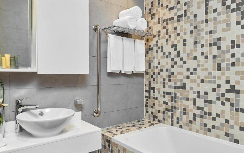 مجموعه ویستا شهر, Staybridge Suites   Doha Lusail, An Ihg