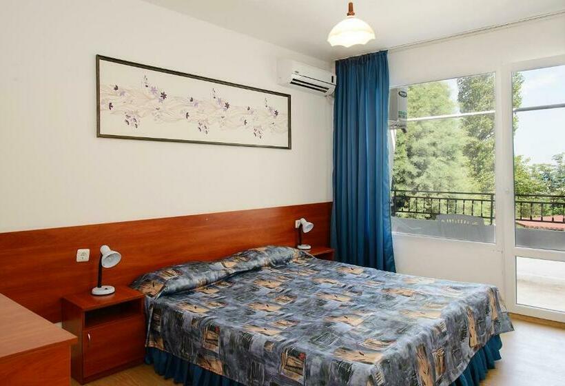 庭の見えるスタンダードトリプルルーム, Zdravets Free Parking